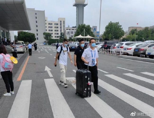 我们在上个夏天完成续约的时候也度过一些紧张的时刻，目前梅雷特与那不勒斯还有一份合同，并且可以选择延长到2025年。